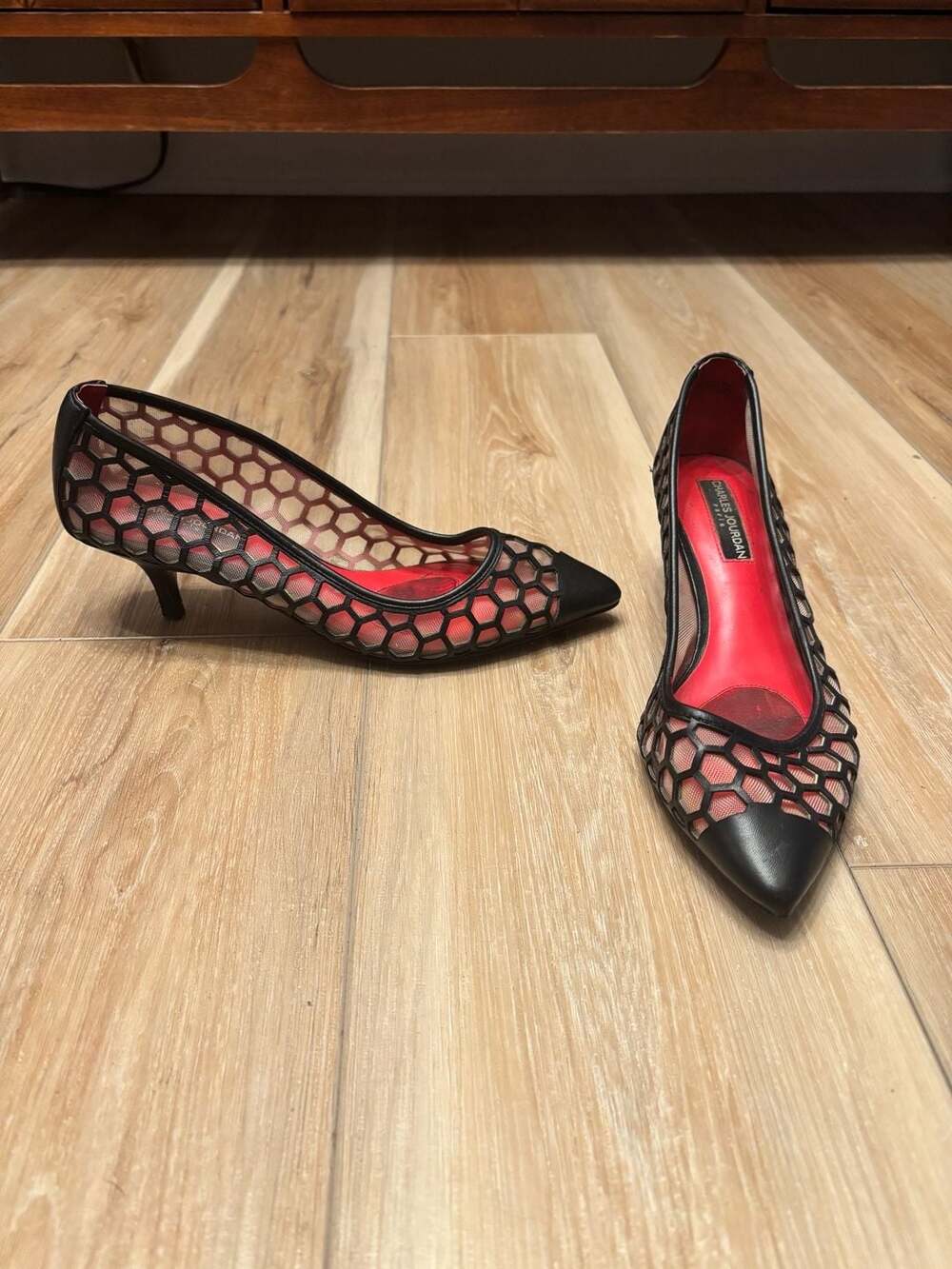 Charles Jourdan Black Honeycomb Mesh Pointed Toe Kitten Heel Pumps Size 7.5M
